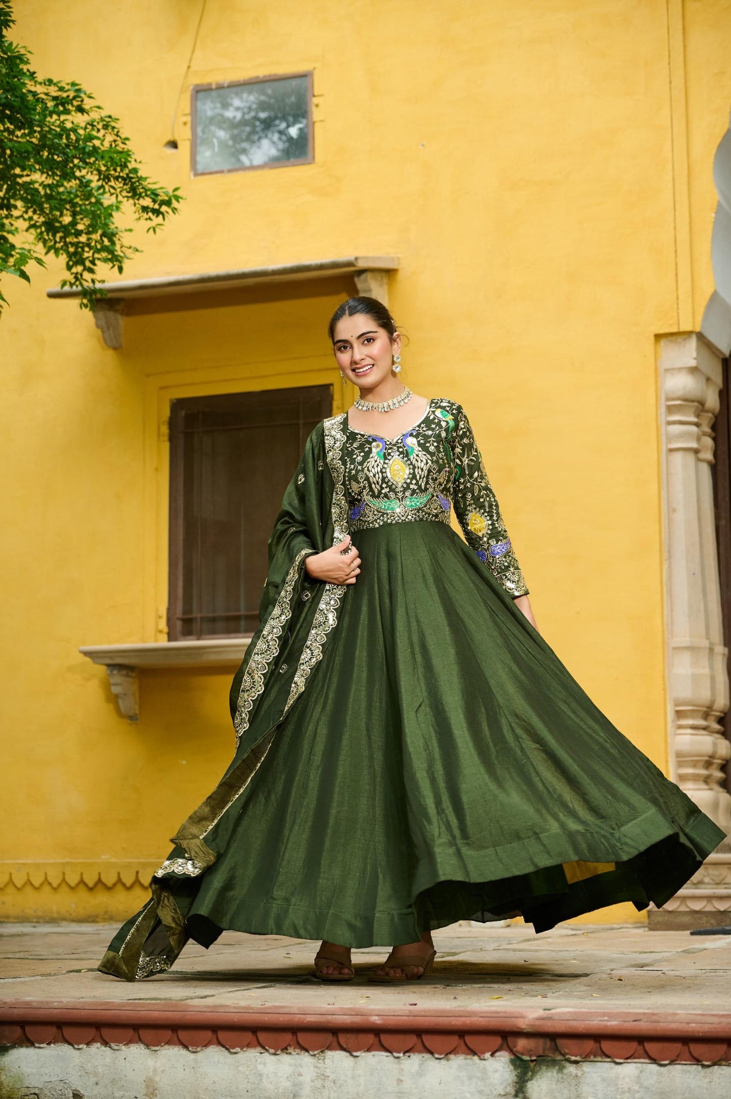 Elegant Gown-Dupatta Collection 2025 ā Vichitra Fabric with Zari Embroidery