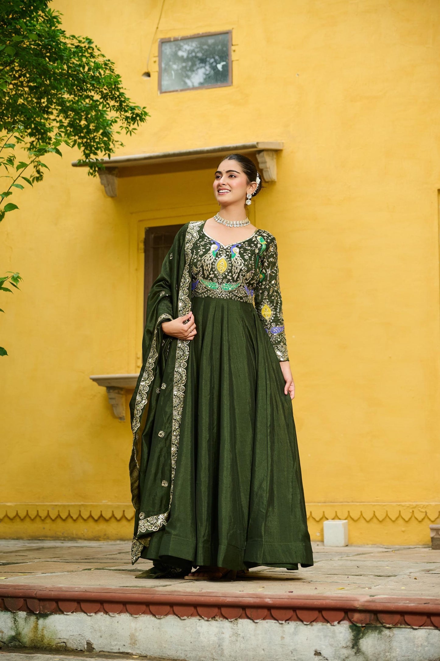 Elegant Gown-Dupatta Collection 2025 ā Vichitra Fabric with Zari Embroidery