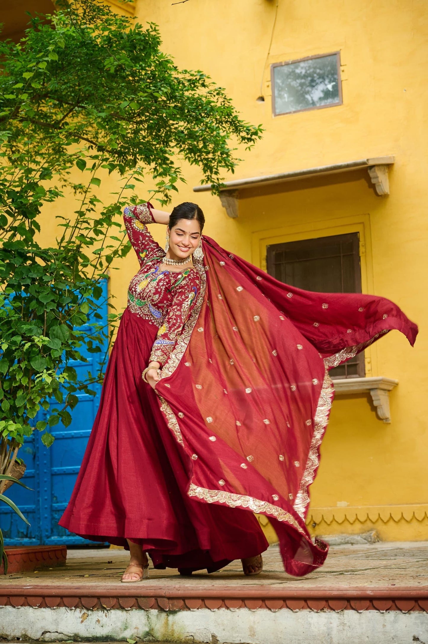 Elegant Gown-Dupatta Collection 2025 ā Vichitra Fabric with Zari Embroidery