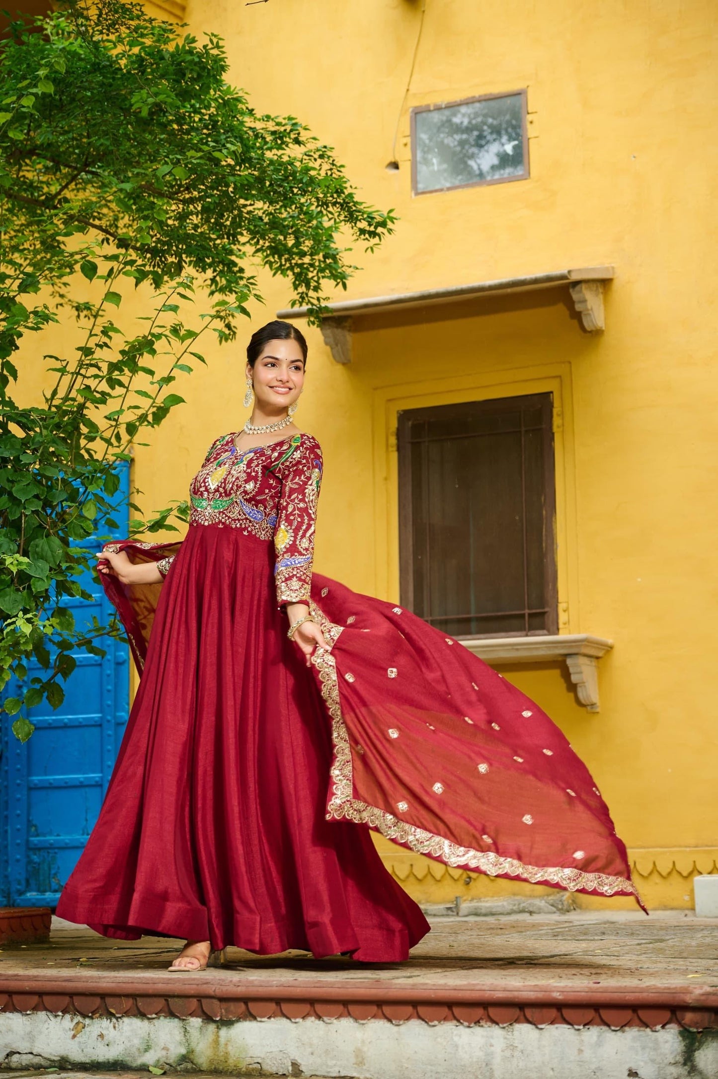 Elegant Gown-Dupatta Collection 2025 ā Vichitra Fabric with Zari Embroidery