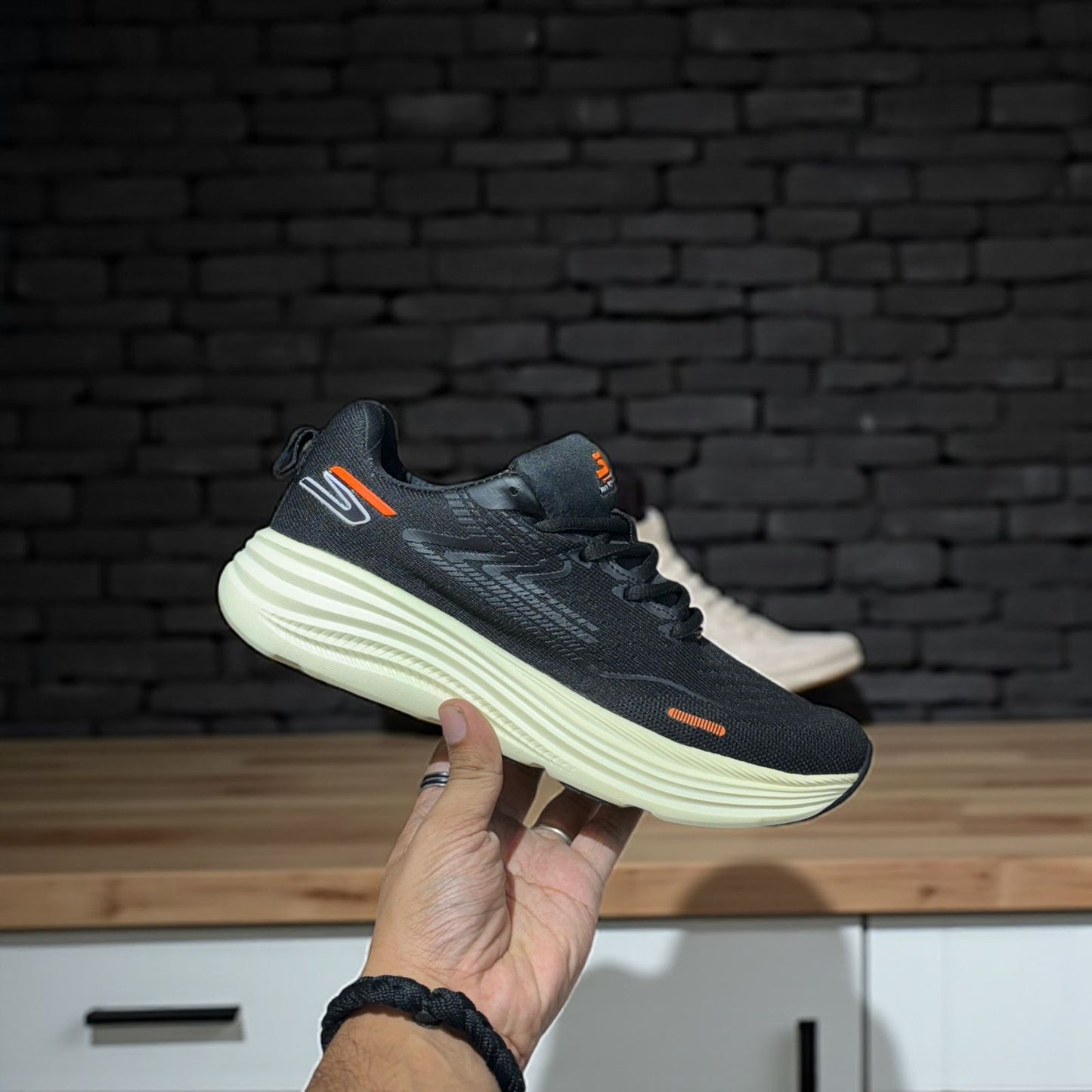 SKECHERS Carbon – Step in Style