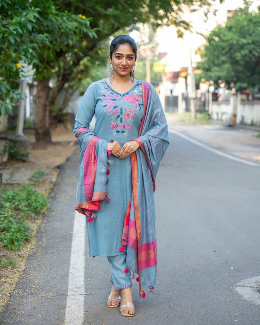 Exclusive Handloom A-Line Kurti Set | Halter Neck with Pure Linen Dupatta & Cotton Pants